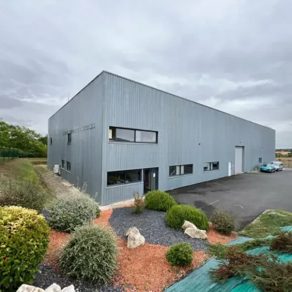 Espace indépendant 1 300 m² 80 postes Coworking Rue de la Borne Cent Gensac-la-Pallue 16130 - photo 4