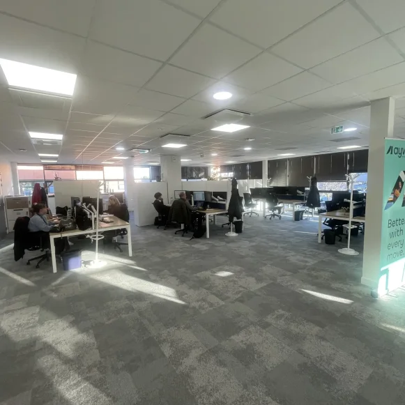 Bureau privé 195 m² 55 postes Coworking Allée des Parcs Saint-Priest 69800 - photo 5