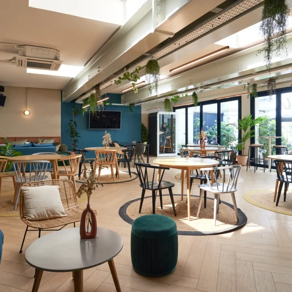 Bureau privé 17 m² 4 postes Coworking Rue de Sofia Paris 75018 - photo 4