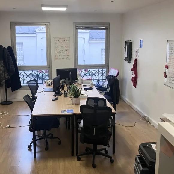 Bureau privé 180 m² 25 postes Coworking Rue du Moulin Joly Paris 75011 - photo 1