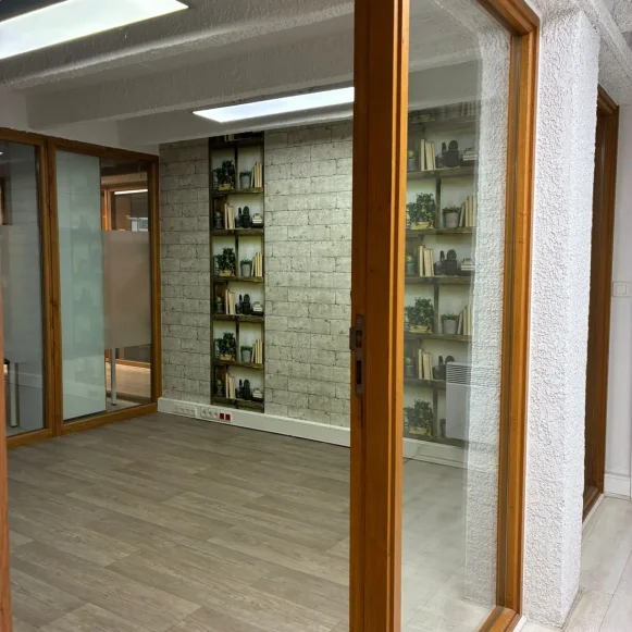 Bureau privé 12 m² 2 postes Location bureau  Feucherolles 78810 - photo 1