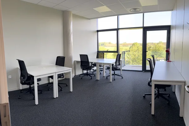 Bureau privé - 01000 - 7 postes - 2044€