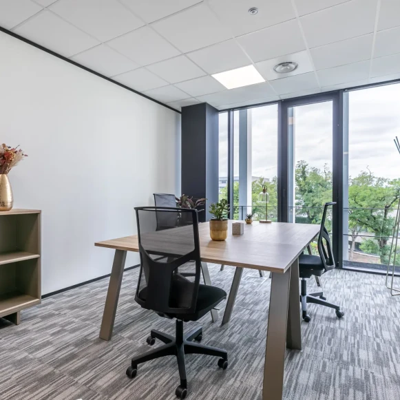 Bureau privé 17 m² 3 postes Coworking Allée des Acacias Mérignac 33700 - photo 1