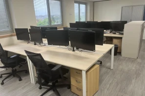 Open Space - 94110 - 8 postes - 200€