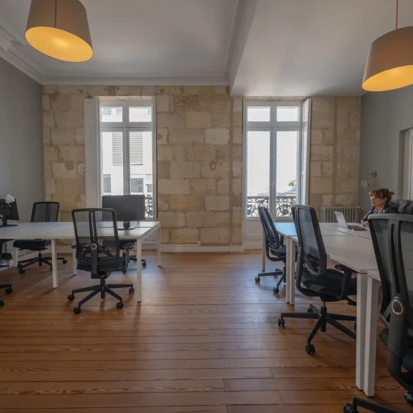 Bureau privé 39 m² 10 postes Location bureau Rue Crozilhac Bordeaux 33000 - photo 3
