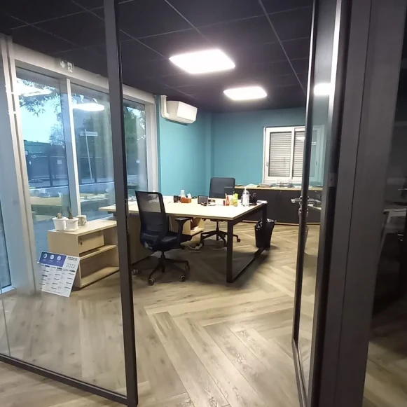 Espace indépendant 84 m² 10 postes Coworking Rue des Orfèvres Blagnac 31700 - photo 1