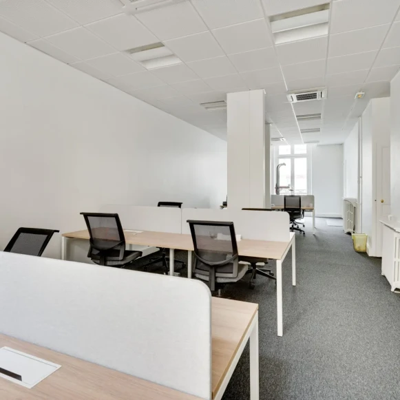 Espace indépendant 295 m² 46 postes Location bureau Rue de Berri Paris 75008 - photo 7