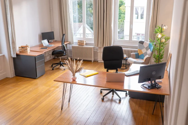 Bureau privé - 88000 - 3 postes - 690€