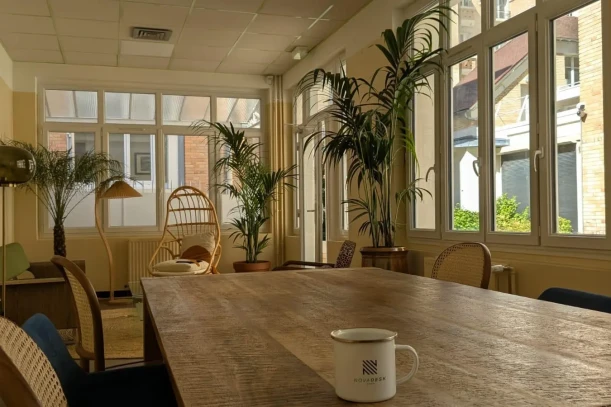 Bureau privé - 75015 - 1 poste - 490€