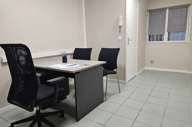 Bureau privé - 75010 - 1 poste - 570€