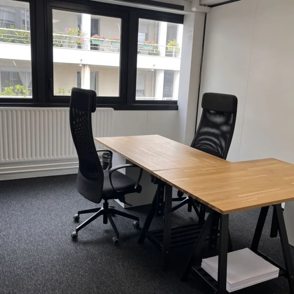 Bureau privé 15 m² 2 postes Coworking Rue Chevalier Bordeaux 33000 - photo 1