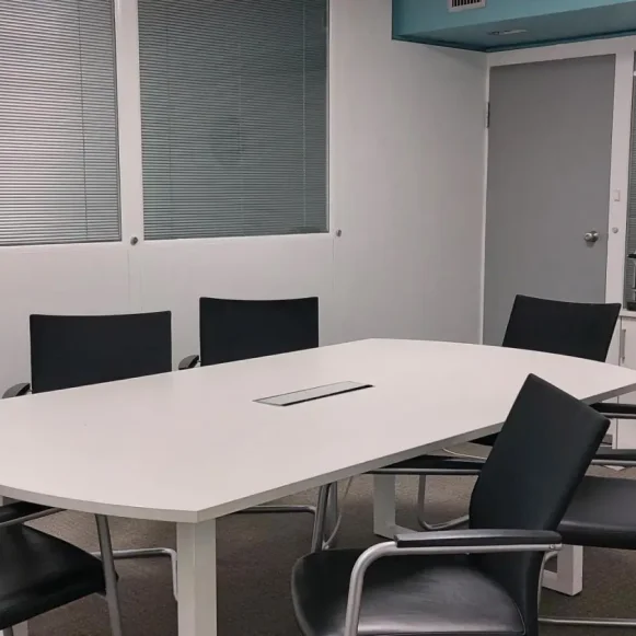 Bureau privé 16 m² 4 postes Coworking Place des Halles Strasbourg 67000 - photo 4