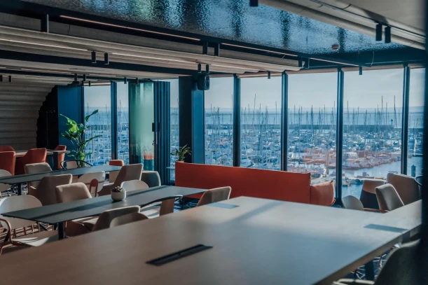Open Space - 29200 - 30 postes - 270€