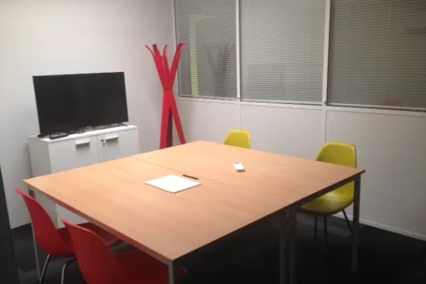 Bureau privé - 69009 - 3 postes - 700€