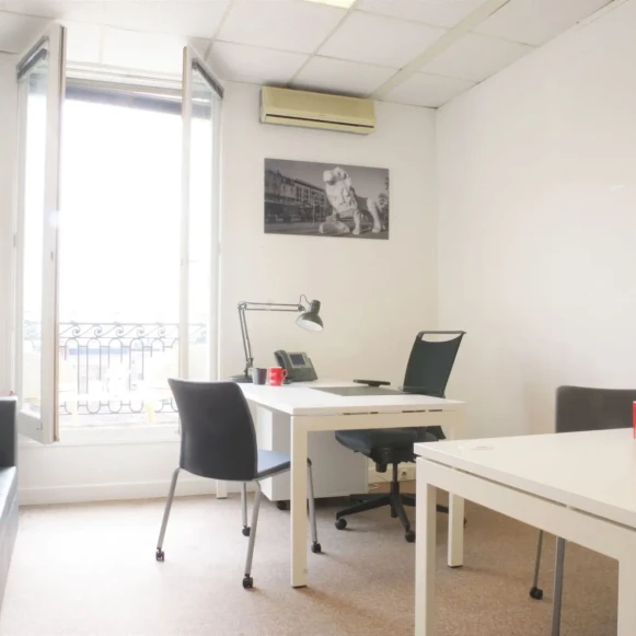 Bureau privé 22 m² 4 postes Coworking Cours du 30 Juillet Bordeaux 33000 - photo 5