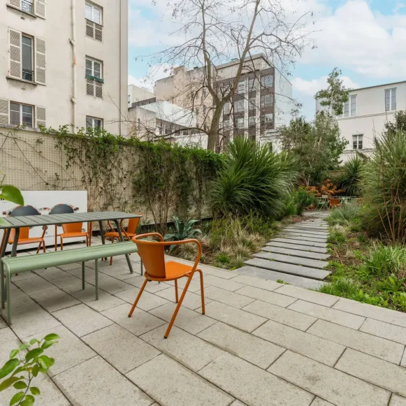 Espace indépendant 350 m² 42 postes Location bureau Rue de Calais Paris 75009 - photo 3