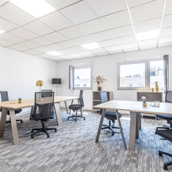 Bureau privé 29 m² 7 postes Coworking Avenue Léonard de Vinci Pessac 33600 - photo 1