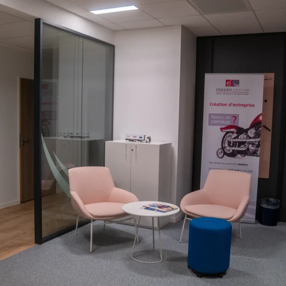 Bureau privé 15 m² 4 postes Coworking Rue de Châtillon Rennes 35000 - photo 3