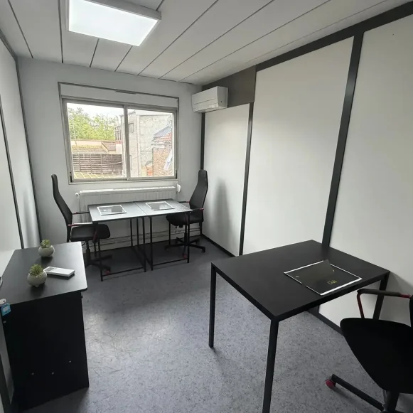 Bureau privé 10 m² 3 postes Location bureau Rue Rabelais Montreuil 93100 - photo 1
