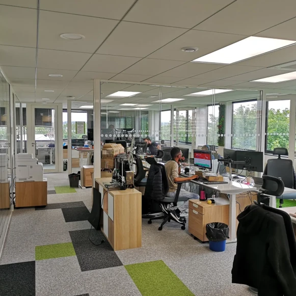 Open Space  10 postes Coworking Avenue Barthélémy Buyer Lyon 69009 - photo 1