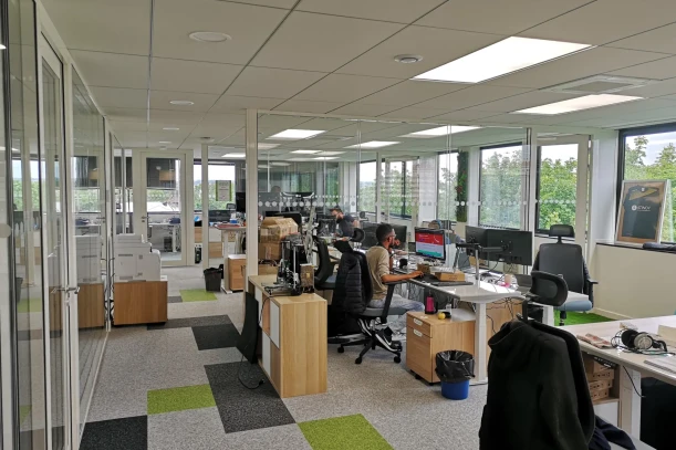 Open Space - 69009 - 3 postes - 900€