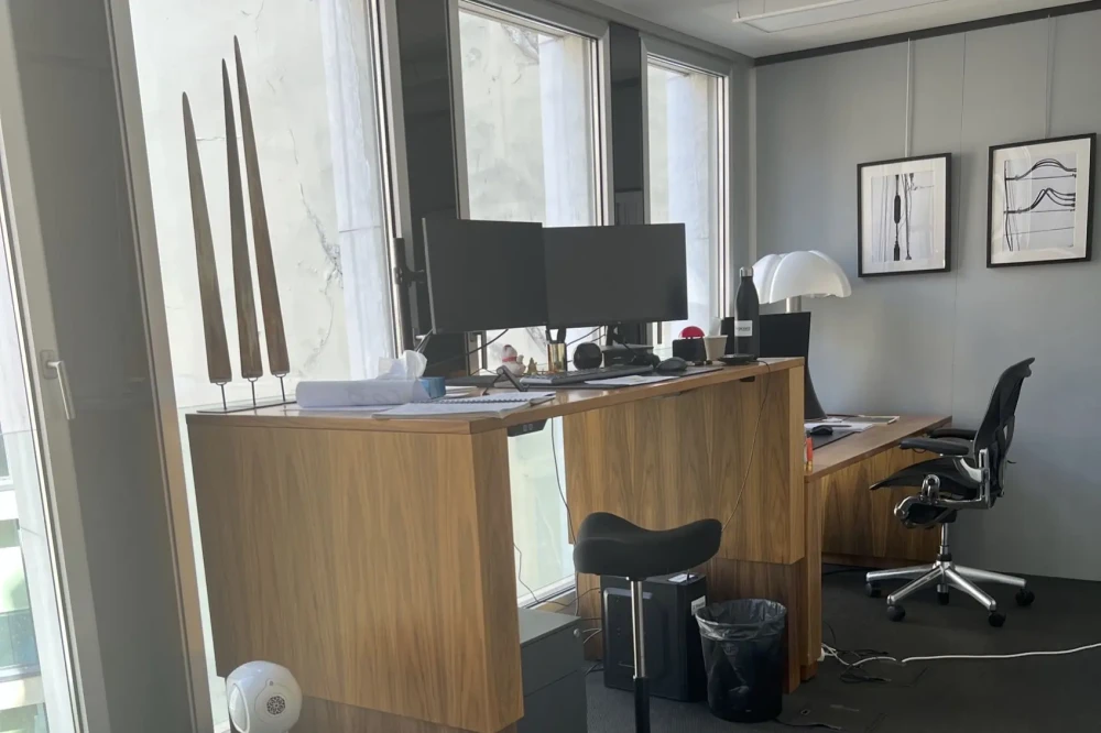 Bureau privé - 75008 - 3 postes - 2000€