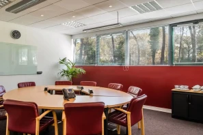 Bureau privé - 06250 - 9 postes - 2925€