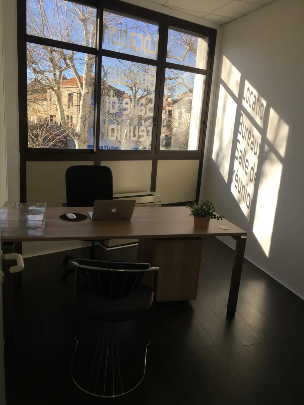 Bureau privé - 13700 - 1 poste - 300€