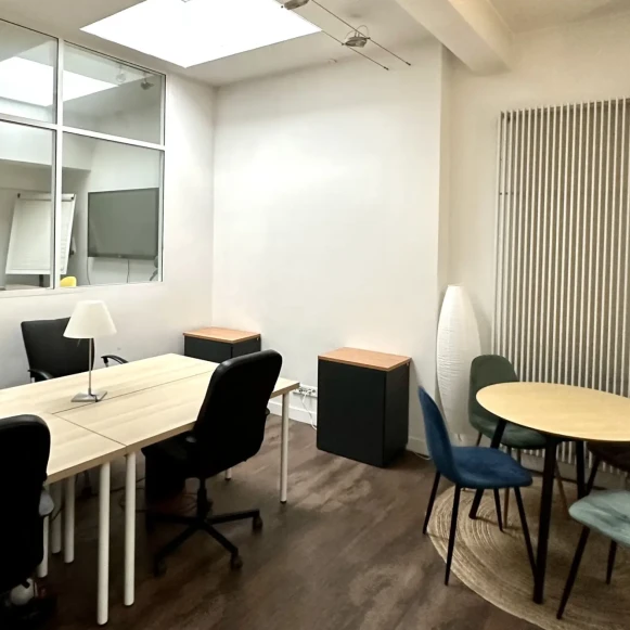 Bureau privé 18 m² 6 postes Location bureau Rue Claude Pouillet Paris 75017 - photo 1