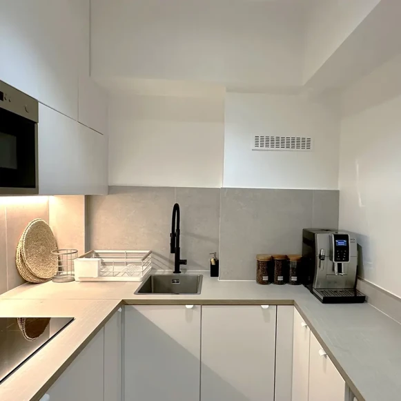 Bureau privé 20 m² 4 postes Coworking Rue Cambacérès Paris 75008 - photo 7