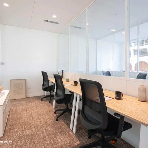 Bureau privé 10 m² 3 postes Coworking Rue Stephenson Montigny-le-Bretonneux 78180 - photo 3