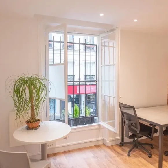 Bureau privé 11 m² 6 postes Coworking Rue Greneta Paris 75002 - photo 3