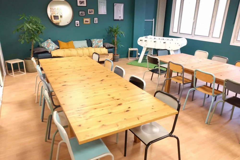 Open Space - 33000 - 72 postes - 300€