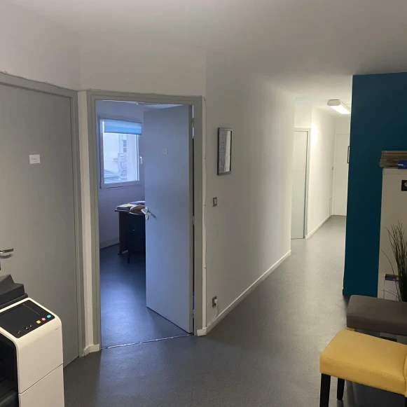 Bureau privé 12 m² 2 postes Location bureau Rue Chaptal Tours 37000 - photo 6