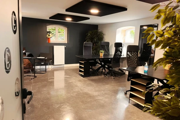 Bureau privé - 33130 - 12 postes - 2500€