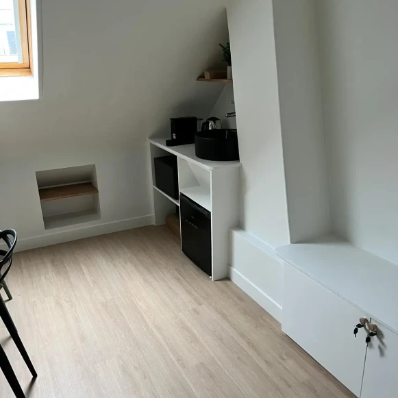 Bureau privé 15 m² 4 postes Location bureau Boulevard Richard-Lenoir Paris 75011 - photo 3