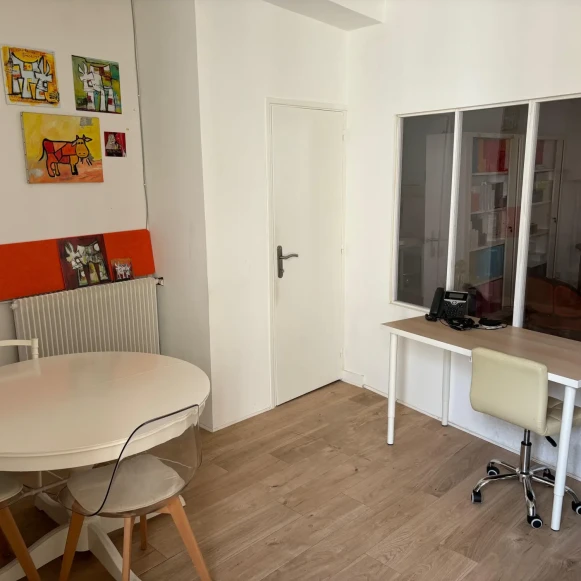 Bureau privé 13 m² 2 postes Location bureau Rue de Montmorency Paris 75003 - photo 3