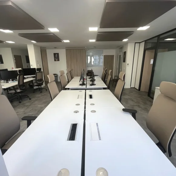 Open Space  8 postes Location bureau Rue Galvani Paris 75017 - photo 1