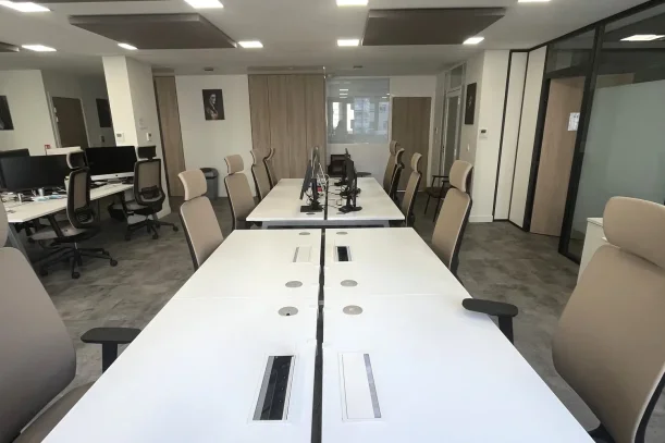 Open Space - 75017 - 8 postes - 500€