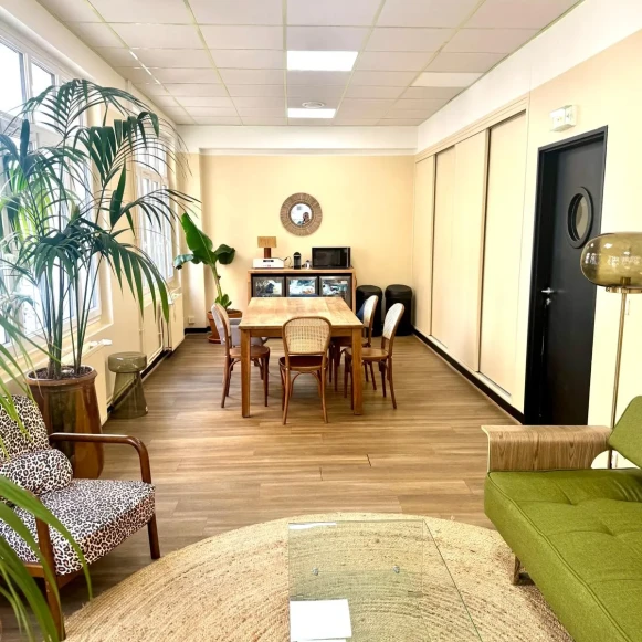 Bureau privé 15 m² 2 postes Location bureau Rue Mathurin Régnier Paris 75015 - photo 5