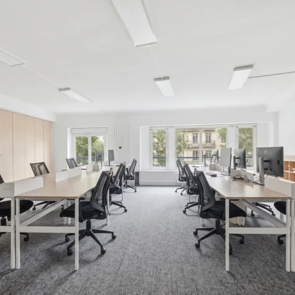 Bureau privé 50 m² 15 postes Location bureau Boulevard de Strasbourg Paris 75010 - photo 1