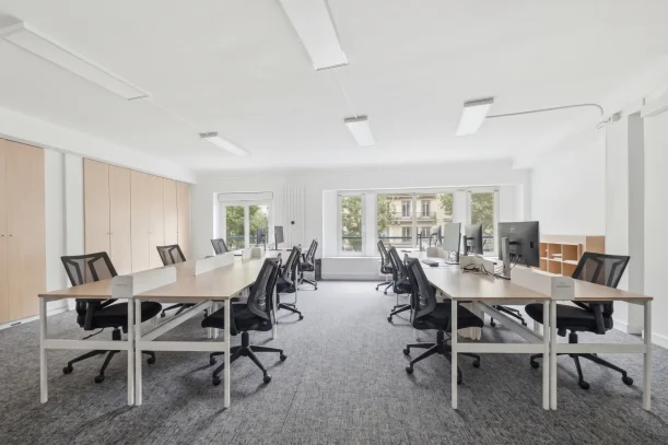 Bureau privé - 75010 - 15 postes - 7200€