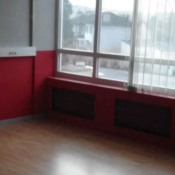 Bureau privé 30 m² 4 postes Coworking Avenue de Verdun Trilport 77470 - photo 1