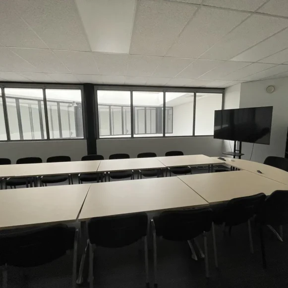 Bureau privé 45 m² 10 postes Location bureau Allée du Grand Coquille Saint-Jean-de-Braye 45800 - photo 2