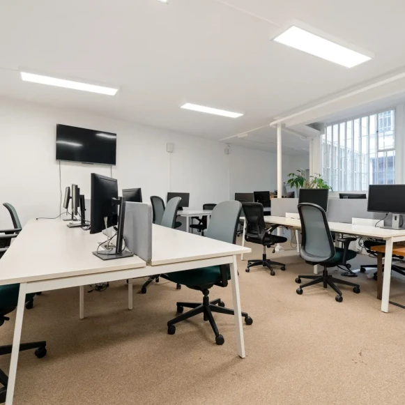 Bureau privé 75 m² 14 postes Location bureau Rue Saint-Fiacre Paris 75002 - photo 1