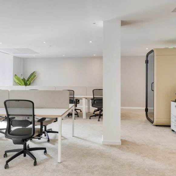 Espace indépendant 380 m² 48 postes Location bureau Rue de Provence Paris 75008 - photo 12