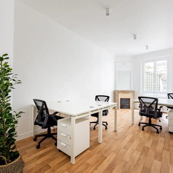Bureau privé 20 m² 4 postes Location bureau Rue Michel Ange Paris 75016 - photo 1