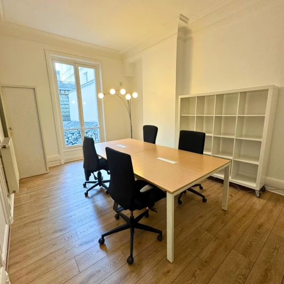 Bureau privé 20 m² 5 postes Location bureau Place de la République Paris 75003 - photo 2