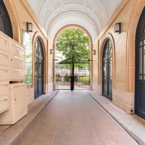 Espace indépendant 231 m² 40 postes Location bureau Rue du Sentier Paris 75002 - photo 4