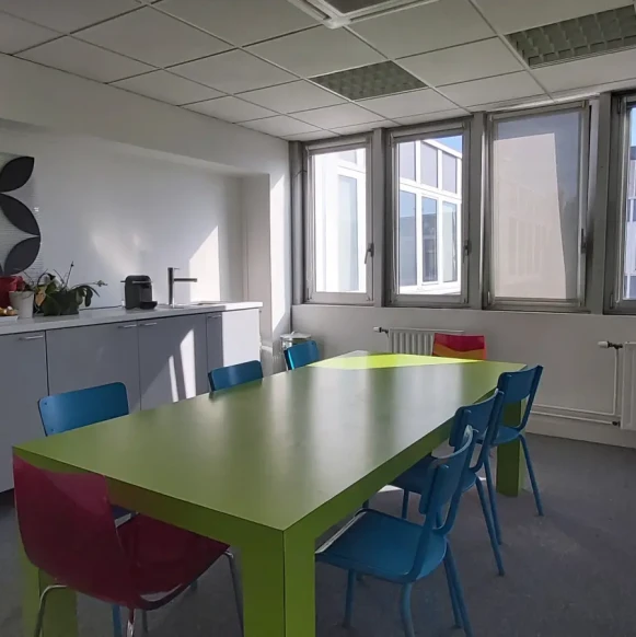 Open Space  3 postes Location bureau Rue Gaëtan Rondeau Nantes 44200 - photo 2